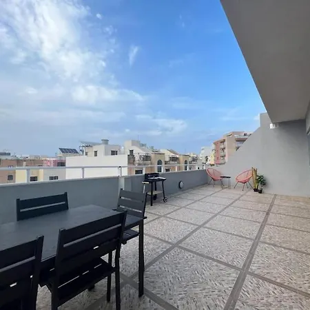 Penthouse With Immense Outdoor Area Apartament Naxxar