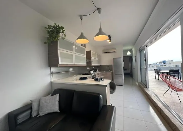 Penthouse With Immense Outdoor Area *