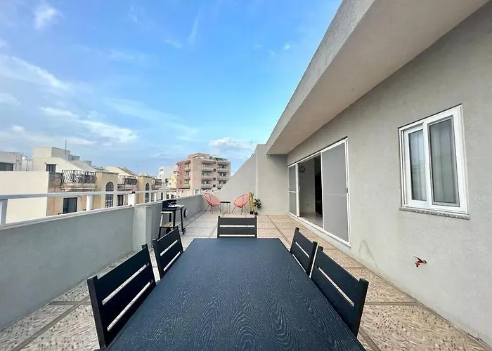 Apartment Penthouse With Immense Outdoor Area *