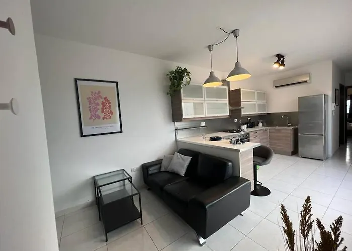 Penthouse With Immense Outdoor Area *