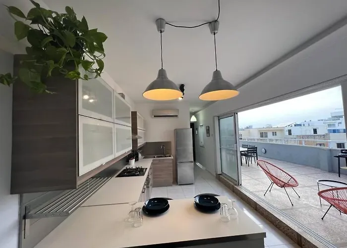 Penthouse With Immense Outdoor Area *