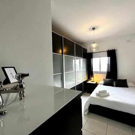 Appartement Penthouse With Immense Outdoor Area *