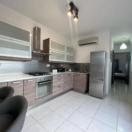 Penthouse With Immense Outdoor Area Apartamento Naxxar