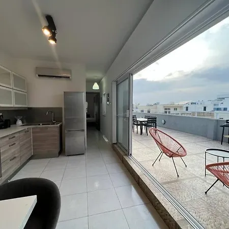Appartement Penthouse With Immense Outdoor Area *