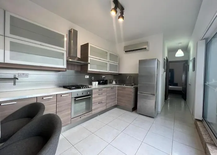 Penthouse With Immense Outdoor Area Apartament Naxxar