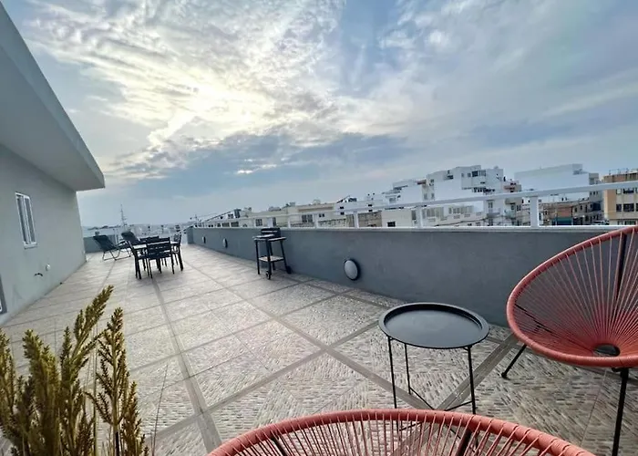 Penthouse With Immense Outdoor Area Apartament